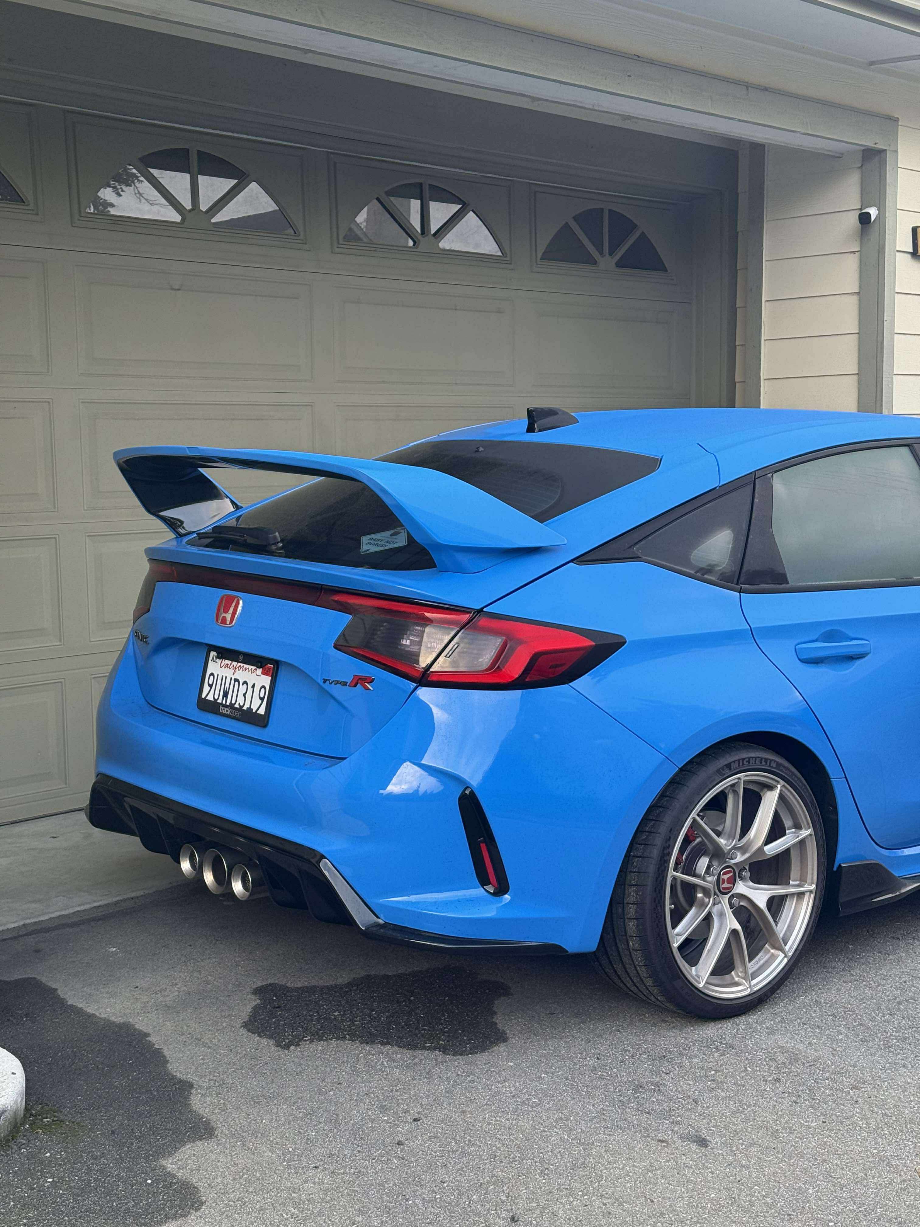 Blue Honda Civic Type R FL5 with the Epsilon+ Sport Wing outside a garage