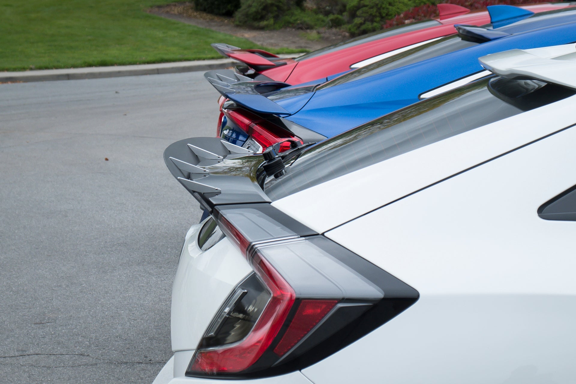 Close-up of the spoiler extension on a white Civic Hatchback FK7 roofline