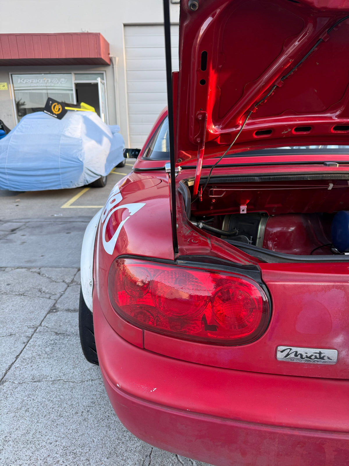 NA Miata trunk opening fully with the TC Wing installed