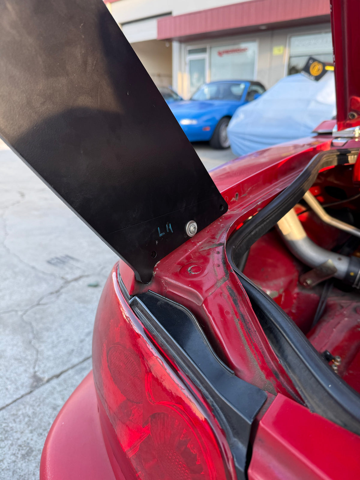 TC Wing upright base detail showing bolt placement on the NA Miata