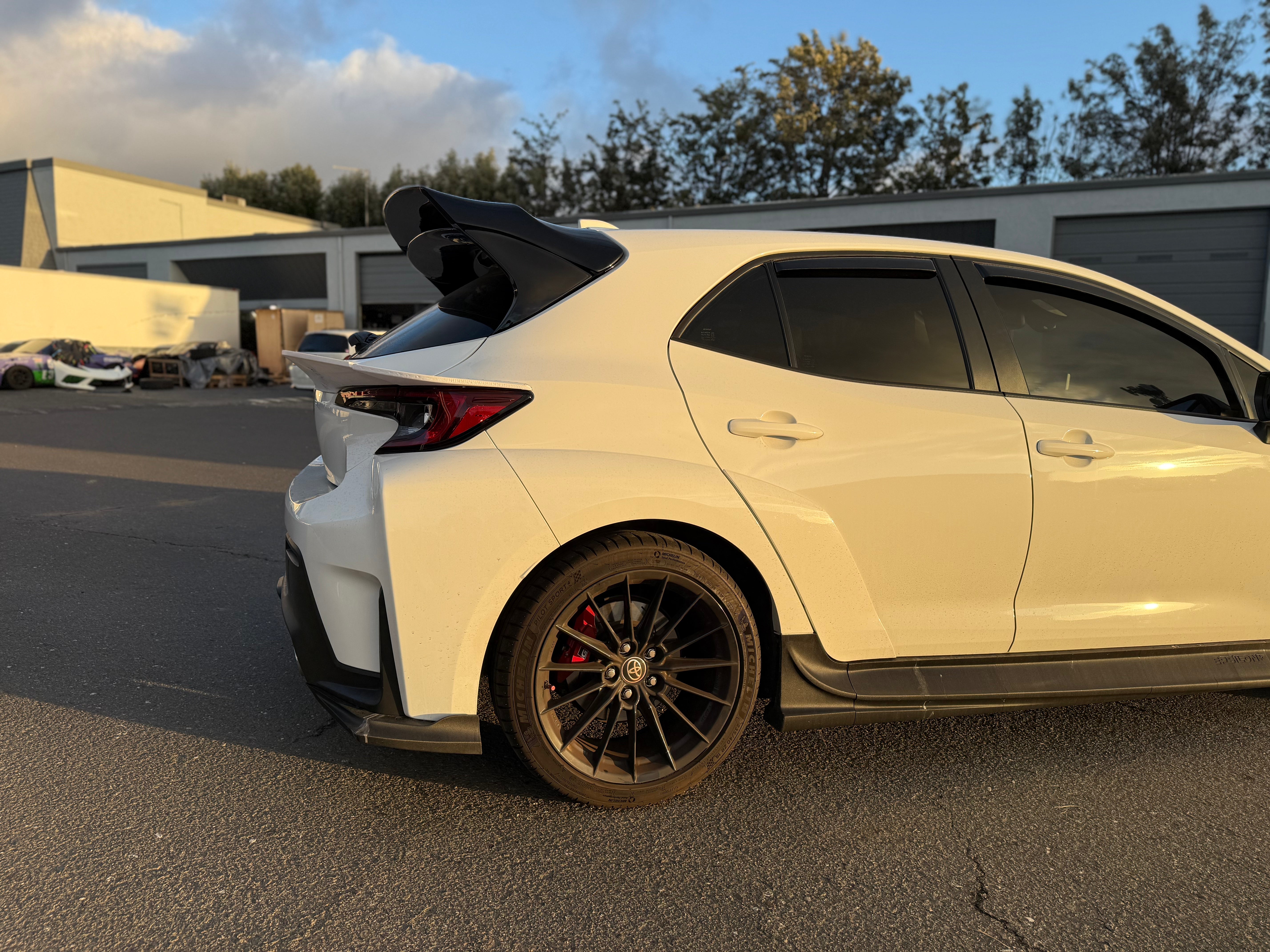 (PRE-ORDER) Mid Wing – TOYOTA COROLLA HATCHBACK (E210, 2019-2025+)