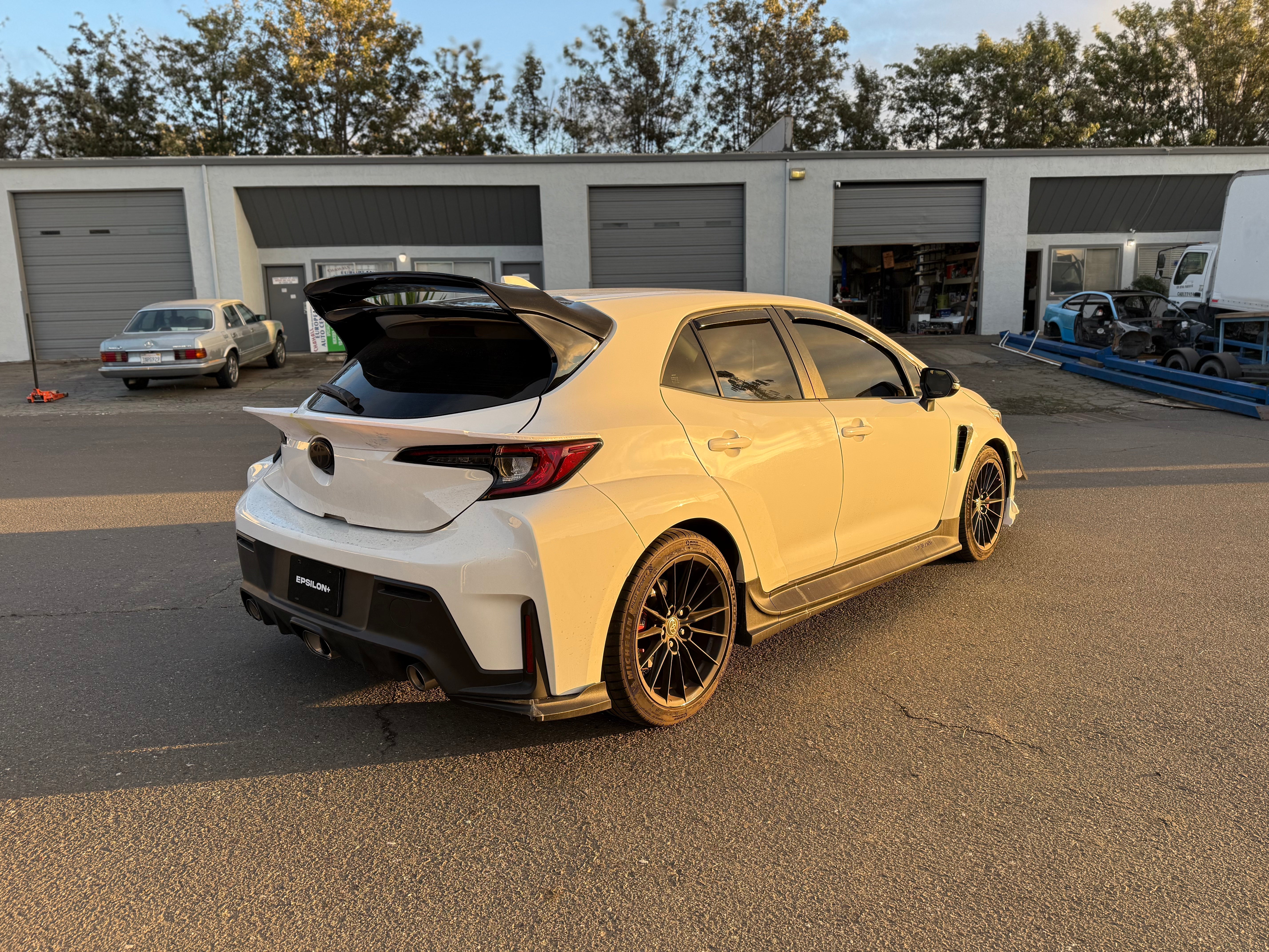 (PRE-ORDER) Mid Wing – TOYOTA COROLLA HATCHBACK (E210, 2019-2025+)