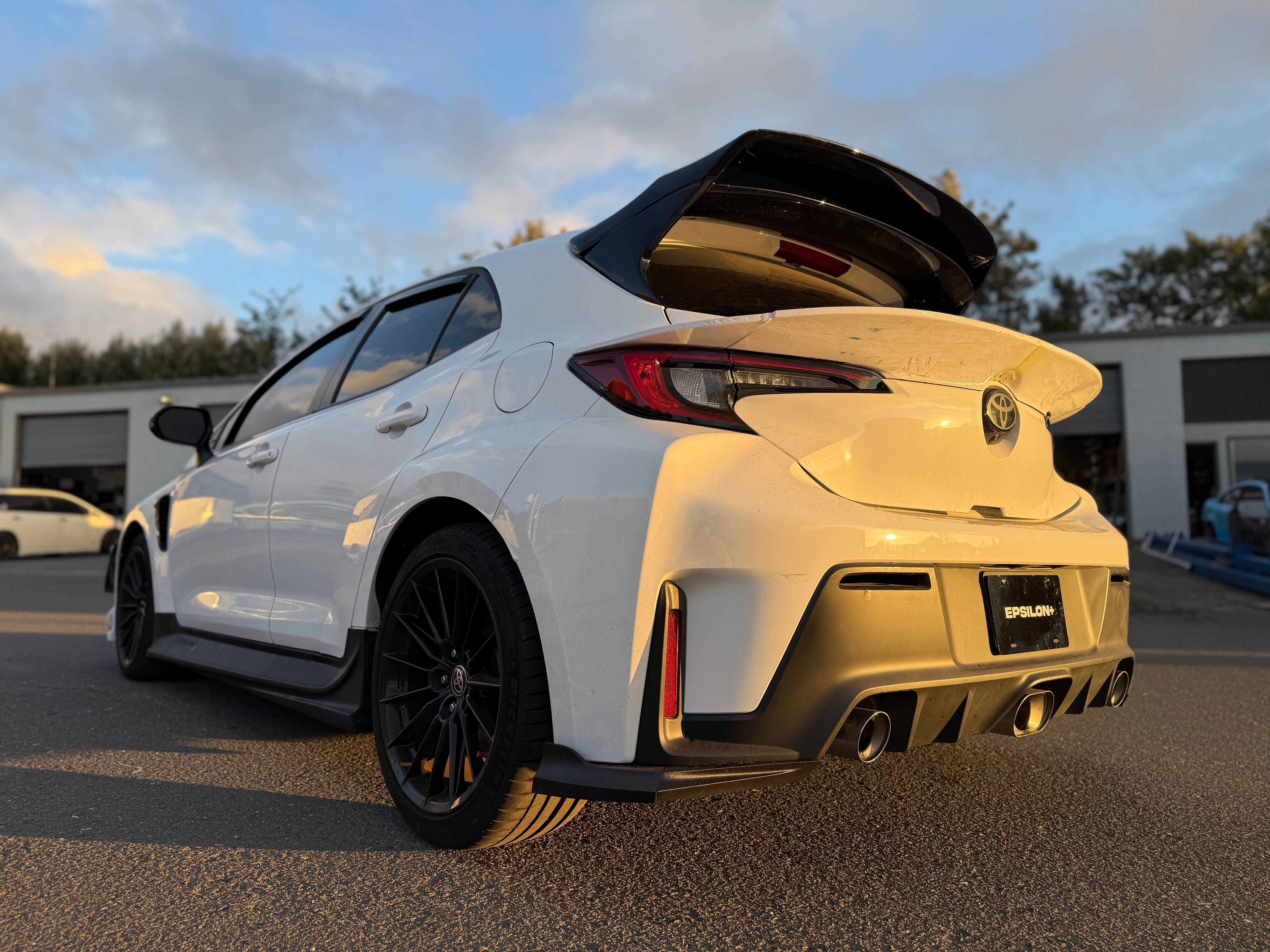 (PRE-ORDER) Mid Wing – TOYOTA COROLLA HATCHBACK (E210, 2019-2025+)