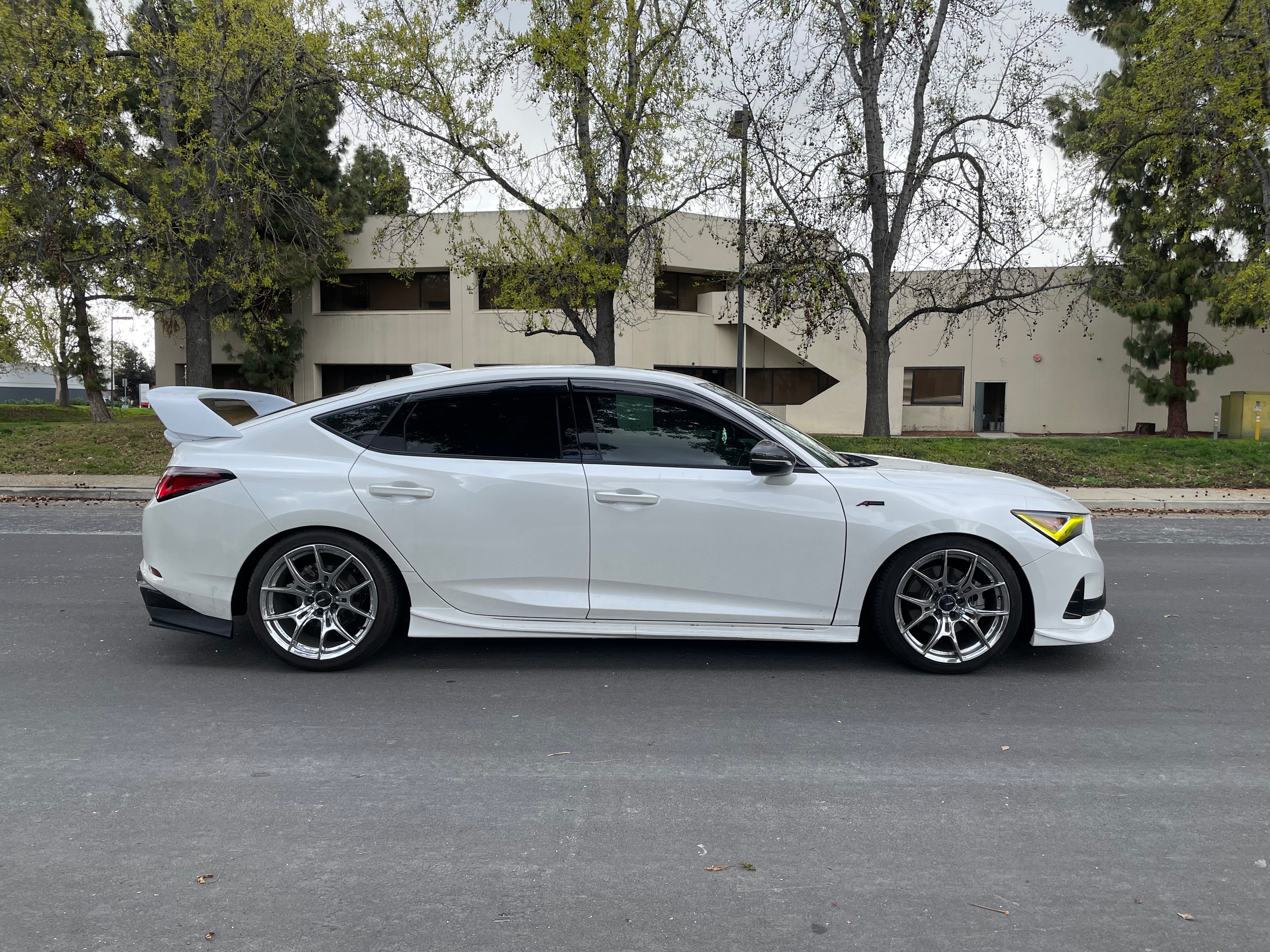 Side profile of a white Acura Integra with the Epsilon+ side skirts