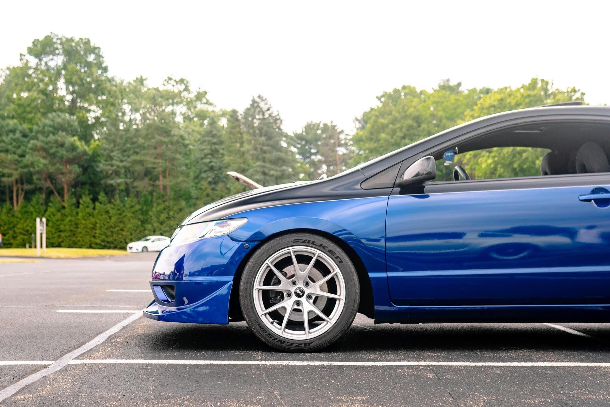 Blue Honda Civic Coupe FG2 with front lip and white wheels