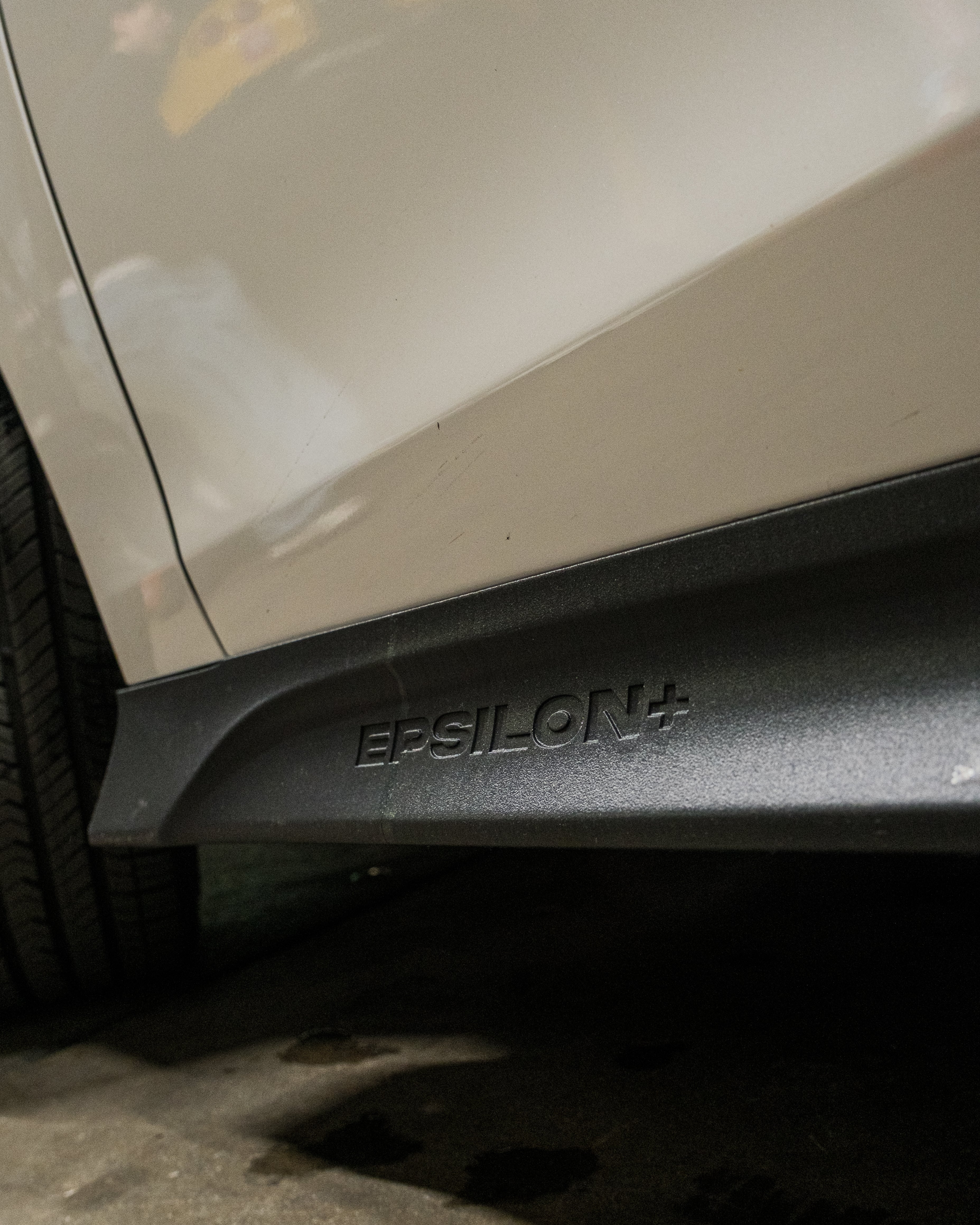 Close-up of the EPSILON+ engraving on the Honda Civic side skirt