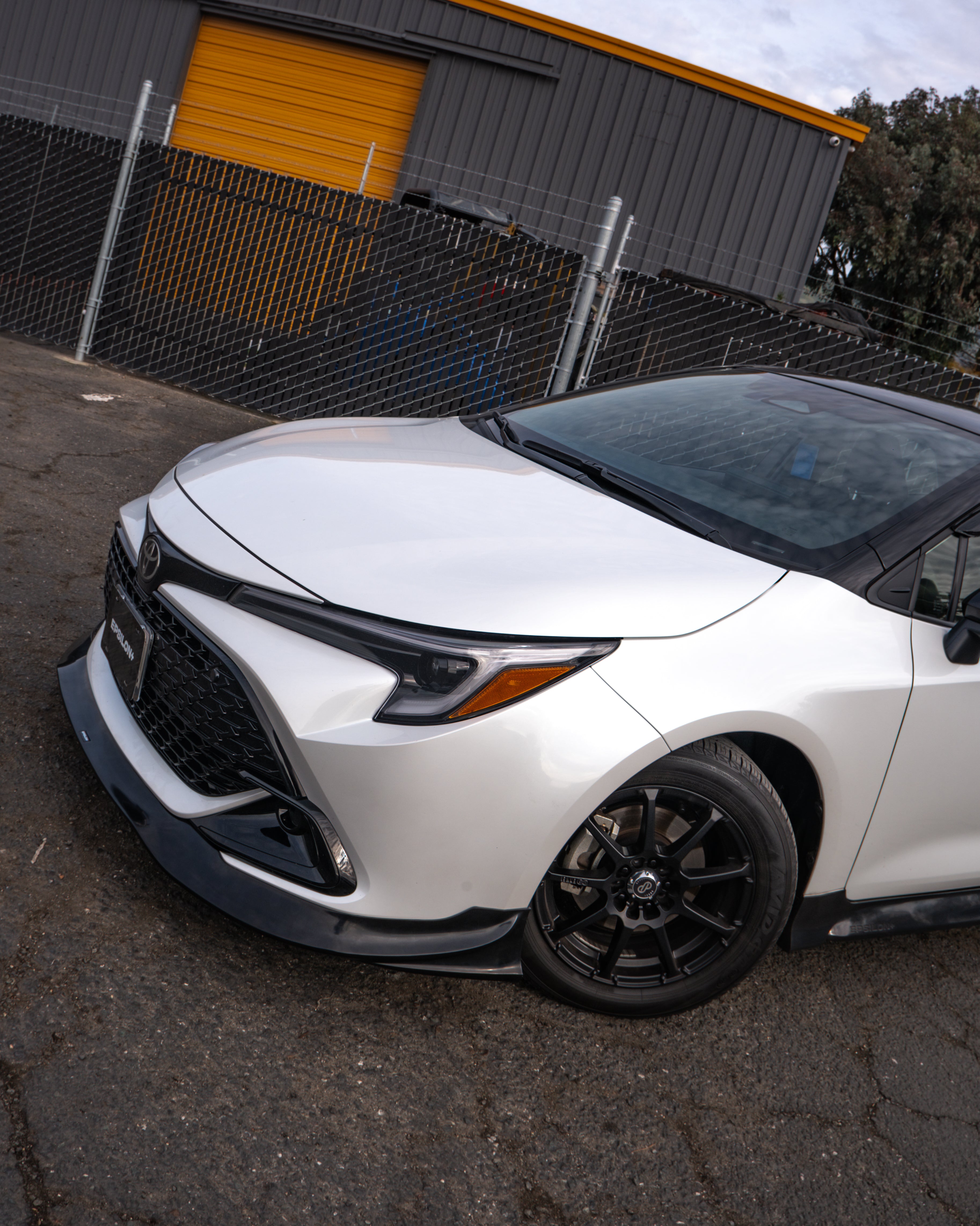 Front three-quarter view of a white Corolla Hatchback Kouki with the front lip