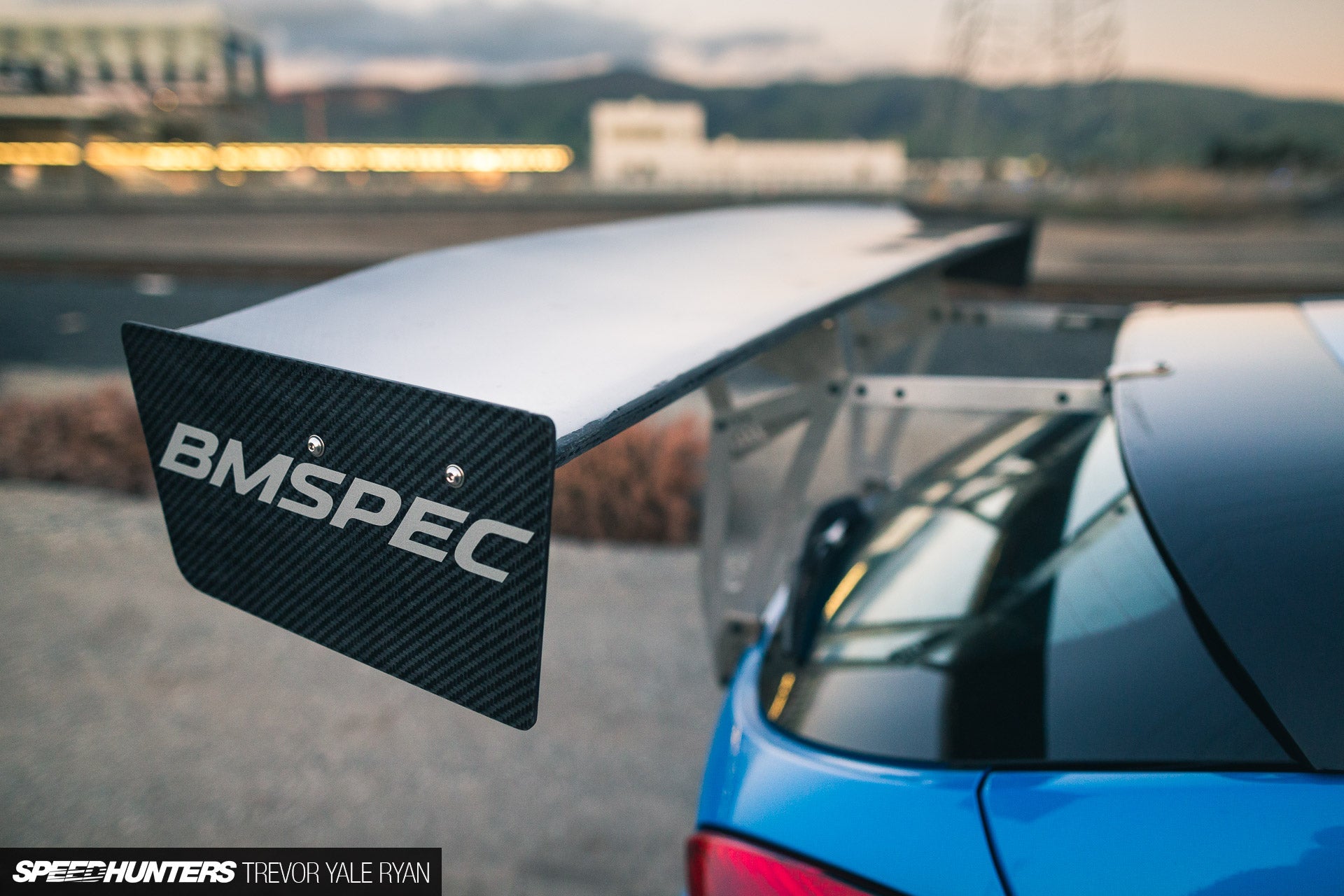 Close-up of the Epsilon+ GT wing mount on a blue Focus RS hatch