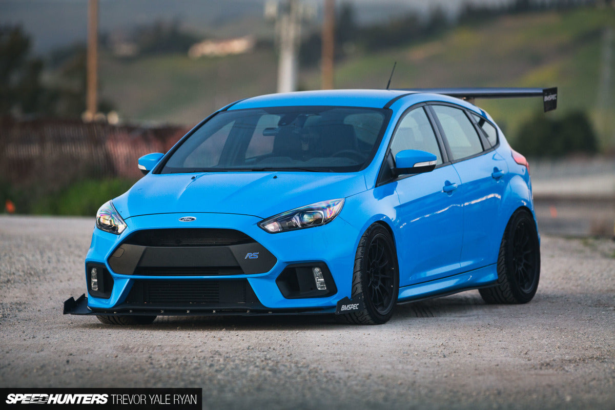 Front three-quarter view of a blue Focus RS with GT wing parked outdoors